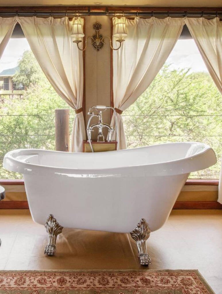 Bathtub at Kuro Treetop Lodge