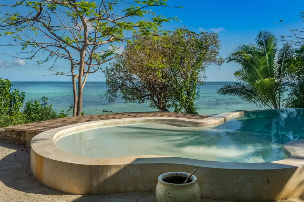 Qambani Luxury Beach Resort Pool