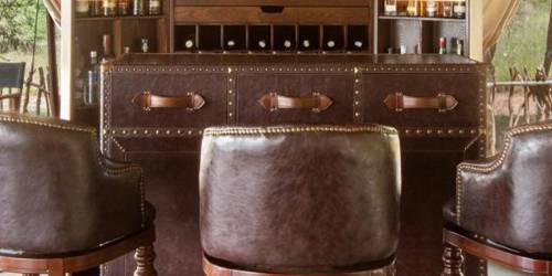 Main Lounge with bar at Kuro Treetops Lodge